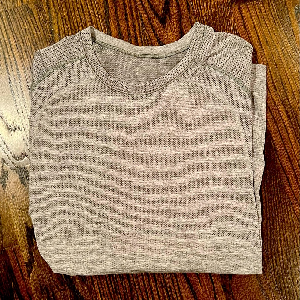Lululemon mens L long sleeve shirt